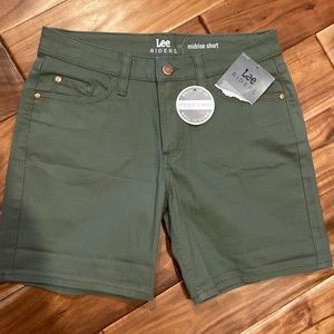 NWT- Lee Riders mid rise short Sz 6 M